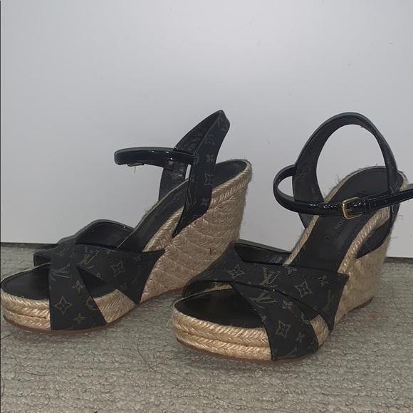 Very cute LV wedge heels - Picture 1 of 4